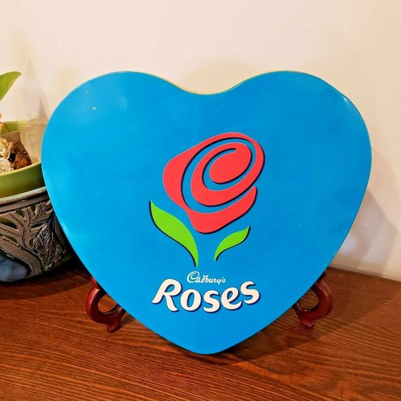 Vintage Cadbury's Roses Tin Heart Blue Red Metal Chocolate 750g Box Only - Picture 1 of 12